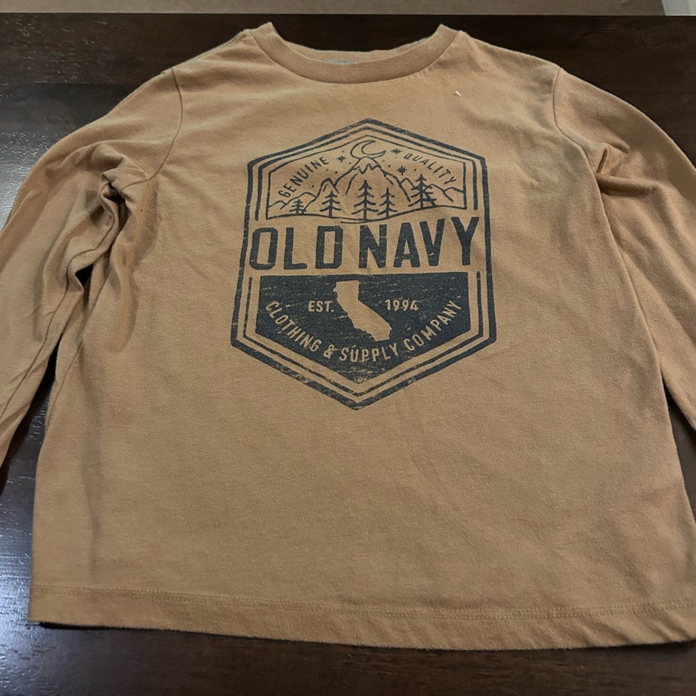Old Navy logo long sleeve tee size S (6-7).